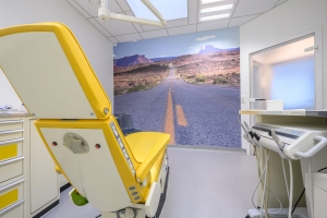 Zahnarztpraxis Juliusstrasse Wolfenbüttel - Behandlungsraum gelb