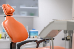 Zahnarztpraxis Juliusstrasse Wolfenbüttel - Behandlungsraum orange